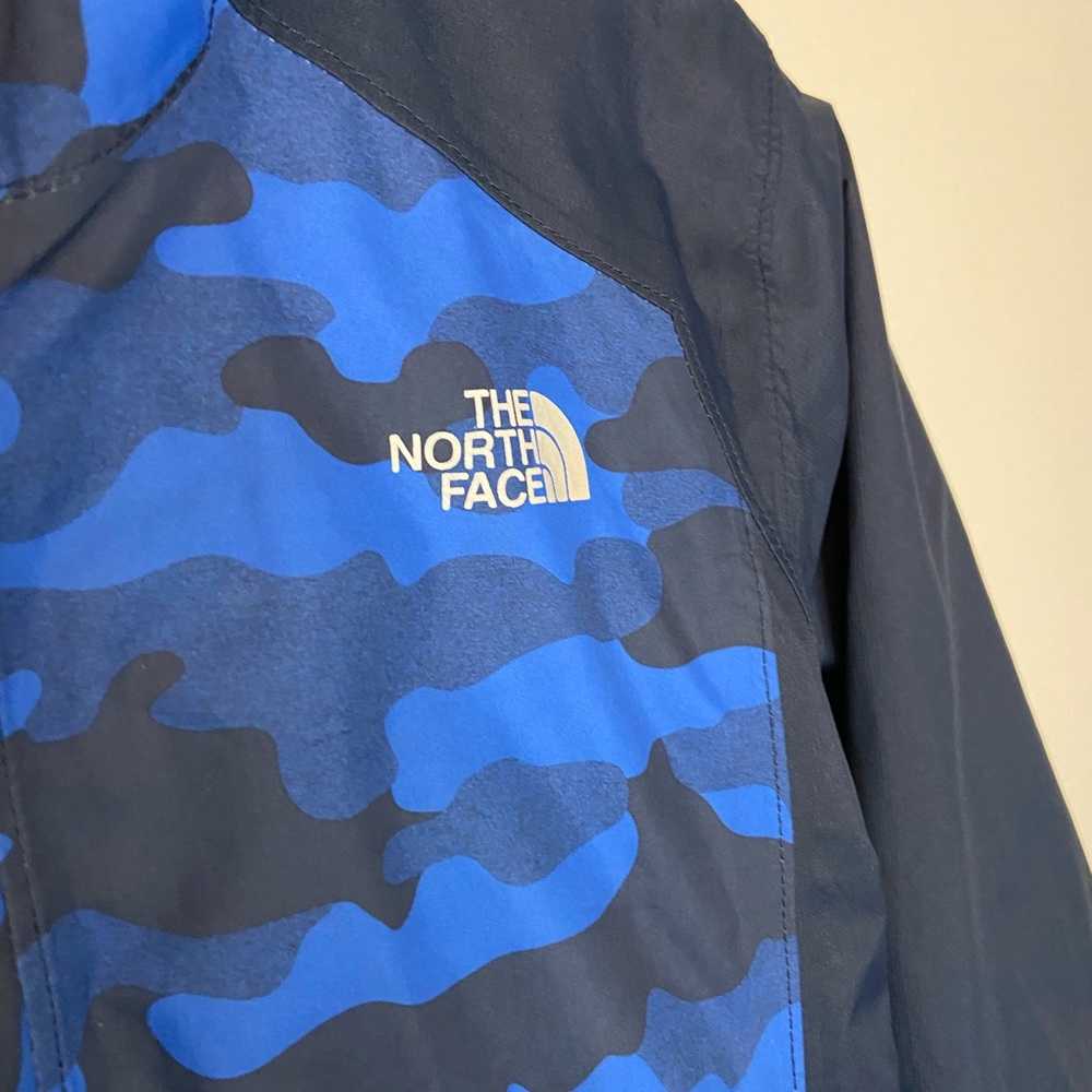 ❄️The North Face Boys/Kids Camo Jacket - Picture 6 of 6